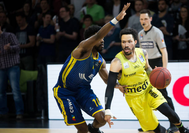 依然充满挑 依然充满挑